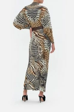 DRAPED MAGYAR SLEEVE DRESS FOR THE LOVE OF LEO 15 DRAPED MAGYAR SLEEVE DRESS FOR THE LOVE OF LEO -clothing shop CAMILLA 00015618 DRAPED MAGYAR SLEEVE DRESS FOR THE LOVE OF LEO MODEST 2