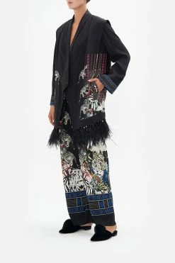 RELAXED BLAZER WITH WIDE CUFF HOLLYWOOD HEIST 9 RELAXED BLAZER WITH WIDE CUFF HOLLYWOOD HEIST -clothing shop CAMILLA 00015738 RELAXED BLAZER WITH WIDE CUFF HOLLYWOOD HEIST 2