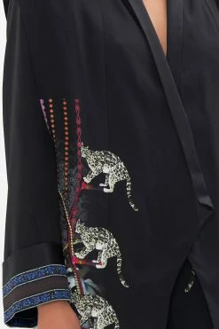 RELAXED BLAZER WITH WIDE CUFF HOLLYWOOD HEIST 11 RELAXED BLAZER WITH WIDE CUFF HOLLYWOOD HEIST -clothing shop CAMILLA 00015738 RELAXED BLAZER WITH WIDE CUFF HOLLYWOOD HEIST 5