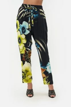 DROP CROTCH SLIM LEG PANT POPPY DIVINE -clothing shop CAMILLA 00017377 DROP CROTCH SLIM LEG PANT POPPY DIVINE 4