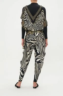 DRAPED SIDE PANT EARN YOUR STRIPES -clothing shop CAMILLA 00017519 DRAPED SIDE PANT EARN YOUR STRIPES MODEST 2