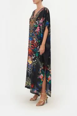 SLIM FIT KAFTAN WITH SPLIT FLUTTER BY -clothing shop CAMILLA 00017669 SLIM FIT KAFTAN WITH SPLIT FLUTTER BY 2
