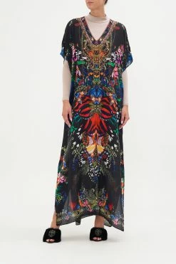 SLIM FIT KAFTAN WITH SPLIT FLUTTER BY -clothing shop CAMILLA 00017669 SLIM FIT KAFTAN WITH SPLIT FLUTTER BY MODEST 1