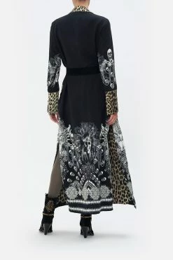 CUFFED SIDE SPLIT COAT ORDER OF DISORDER 14 CUFFED SIDE SPLIT COAT ORDER OF DISORDER -clothing shop CAMILLA 00018387 CUFFED SIDE SPLIT COAT ORDER OF DISORDER MODEST 2