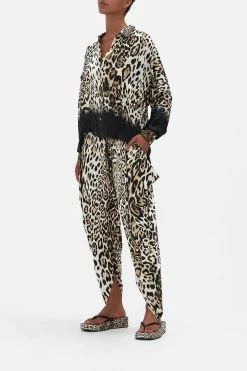 CURVED HEM SHIRT COOL FOR CATS -clothing shop CAMILLA 00018833 CURVED HEM SHIRT COOL FOR CATS 2