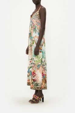 V NECK MIDI SLIP DRESS ROYALTY LOYALTY 9 V NECK MIDI SLIP DRESS ROYALTY LOYALTY -clothing shop CAMILLA 00019379 V NECK MIDI SLIP DRESS ROYALTY LOYALTY 2