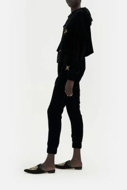 VELVET DROP CROTCH PANT THE QUEENS KING 11 VELVET DROP CROTCH PANT THE QUEENS KING -clothing shop CAMILLA 00019742 VELVET DROP CROTCH PANT THE QUEENS KING 2