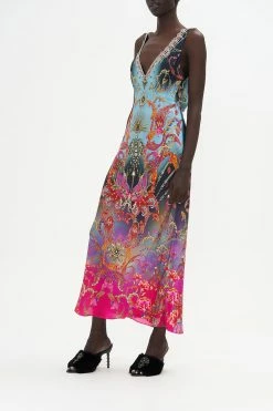 V-NECK SLIP DRESS WHAT LIES BENEATH -clothing shop CAMILLA 00020426 V NECK SLIP DRESS WHAT LIES BENEATH 2