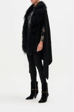 SHEARLING CAPE BOSS OF THE BRUMBIES -clothing shop CAMILLA 00022076 SHEARLING CAPE BOSS OF THE BRUMBIES 2