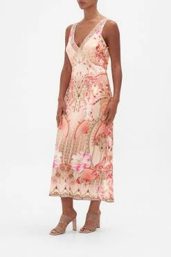 V-NECK SLIP DRESS ADORE ME -clothing shop CAMILLA 00022357 VNECK SLIP DRESS ADORE ME 2