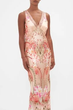 V-NECK SLIP DRESS ADORE ME -clothing shop CAMILLA 00022357 VNECK SLIP DRESS ADORE ME 4