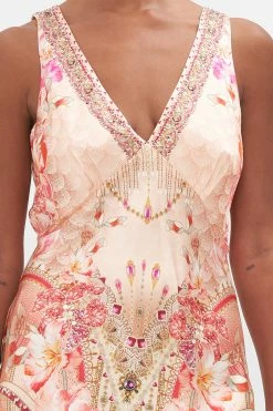 V-NECK SLIP DRESS ADORE ME -clothing shop CAMILLA 00022357 VNECK SLIP DRESS ADORE ME 5