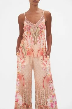 V-NECK BIAS CAMI ADORE ME -clothing shop CAMILLA 00022364 VNECK BIAS CAMI SATIN GROUP ADORE ME 4