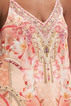 V-NECK BIAS CAMI ADORE ME -clothing shop CAMILLA 00022364 VNECK BIAS CAMI SATIN GROUP ADORE ME 5