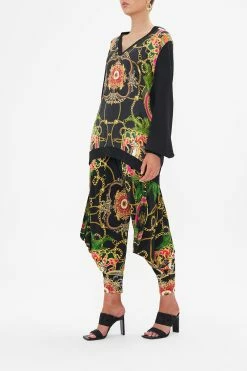 V NECK SILK FRONT JUMPER JEALOUSY AND JEWELS -clothing shop CAMILLA 00022649 JEALOUSYANDJEWELS VNECKSILKFRONTJUMPER 2