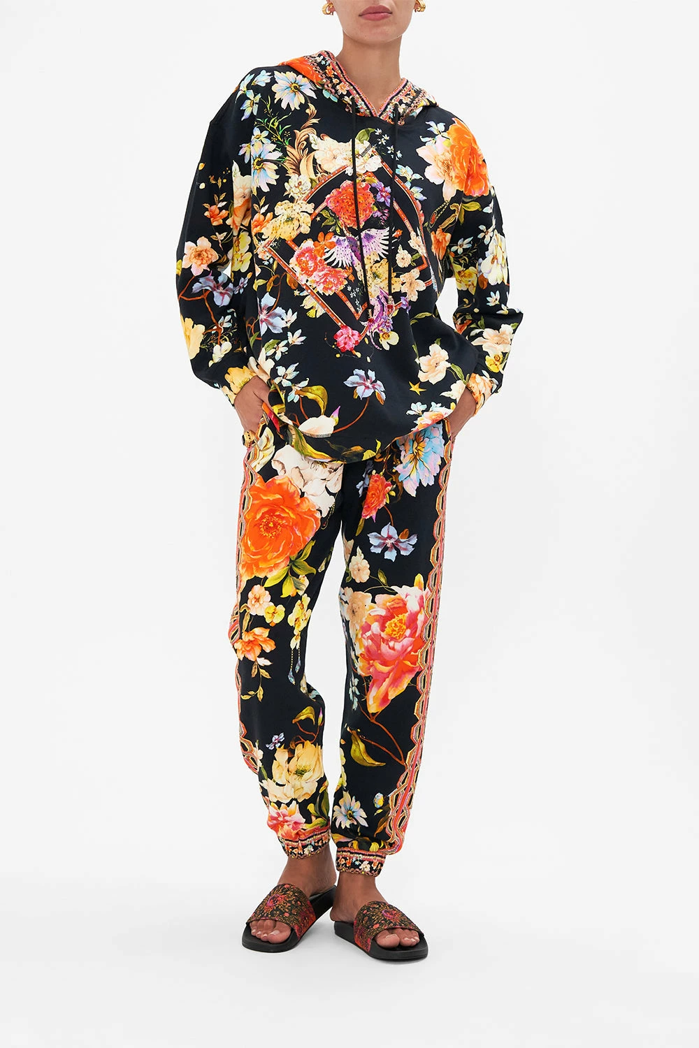 HOODY WITH POCKETS SECRET HISTORY 1 HOODY WITH POCKETS SECRET HISTORY