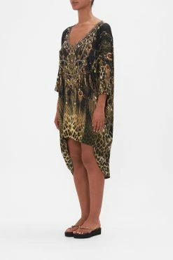 V-NECK SCOOP BACK HEM DRESS LIONS MANE 9 V-NECK SCOOP BACK HEM DRESS LIONS MANE -clothing shop CAMILLA 00022906 VNECK SCOOP BACK HEM DRESS LIONS MANE 2