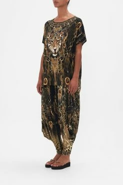 LOOSE FIT ROUND NECK TEE - ALL OVER PRINT LIONS MANE -clothing shop CAMILLA 00022908 LOOSE FIT ROUND NECK TEE ALL OVER PRINT LIONS MANE 2