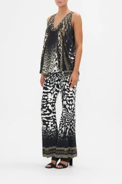 V NECK BUTTON BACK TOP UNTAMED ROYALTY -clothing shop CAMILLA 00022930 V NECK BUTTON BACK TOP UNTAMED ROYALTY 2