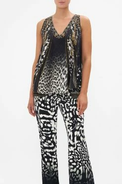 V NECK BUTTON BACK TOP UNTAMED ROYALTY -clothing shop CAMILLA 00022930 V NECK BUTTON BACK TOP UNTAMED ROYALTY 4