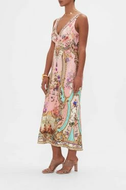 V-NECK SLIP DRESS LETTERS FROM THE PINK ROOM 10 V-NECK SLIP DRESS LETTERS FROM THE PINK ROOM -clothing shop CAMILLA 00023552 LETTERSFROMTHEPINKROOM V NECKSLIPDRESS 2