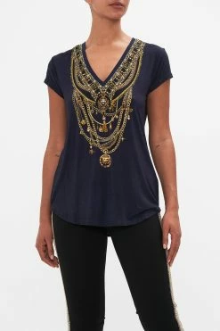 V-NECK TEE DUOMO KALEIDO -clothing shop CAMILLA 00024217 DUOMOKALEIDO V NECKTEE 4