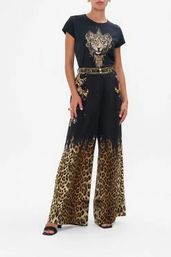 ORGANIC COTTON CURVED HEM FITTED TEE- BLACK LIONS MANE