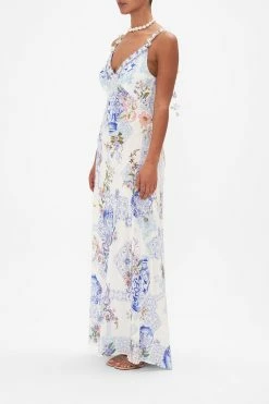 V NECK FULL LENGTH BIAS SLIP DRESS PAINT ME POSITANO 10 V NECK FULL LENGTH BIAS SLIP DRESS PAINT ME POSITANO -clothing shop CAMILLA 000266490 PAINTMEPOSITANO VNECKFULLLENGTHBIASSLIPDRESS 2