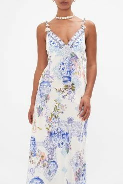 V NECK FULL LENGTH BIAS SLIP DRESS PAINT ME POSITANO 11 V NECK FULL LENGTH BIAS SLIP DRESS PAINT ME POSITANO -clothing shop CAMILLA 000266490 PAINTMEPOSITANO VNECKFULLLENGTHBIASSLIPDRESS 3
