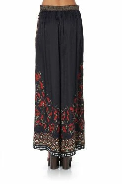 SIDE BUTTON UP PANT PAVED IN PAISLEY -clothing shop camilla shoot 149